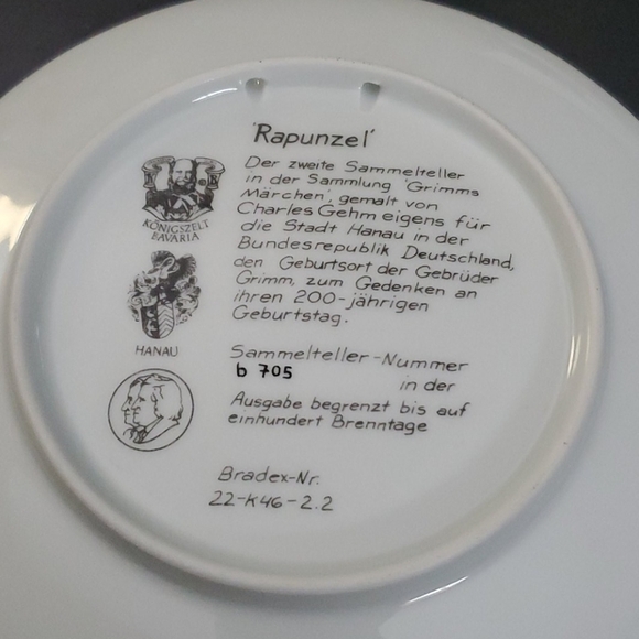 𝅺VINTAGE 1982 Collector Plate - Picture 2 of 2